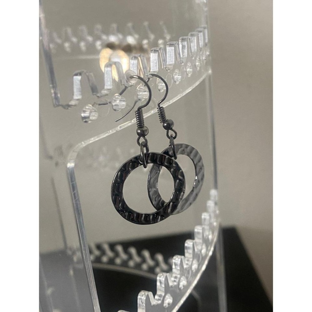 Metallic earrings - Picture 3 of 5